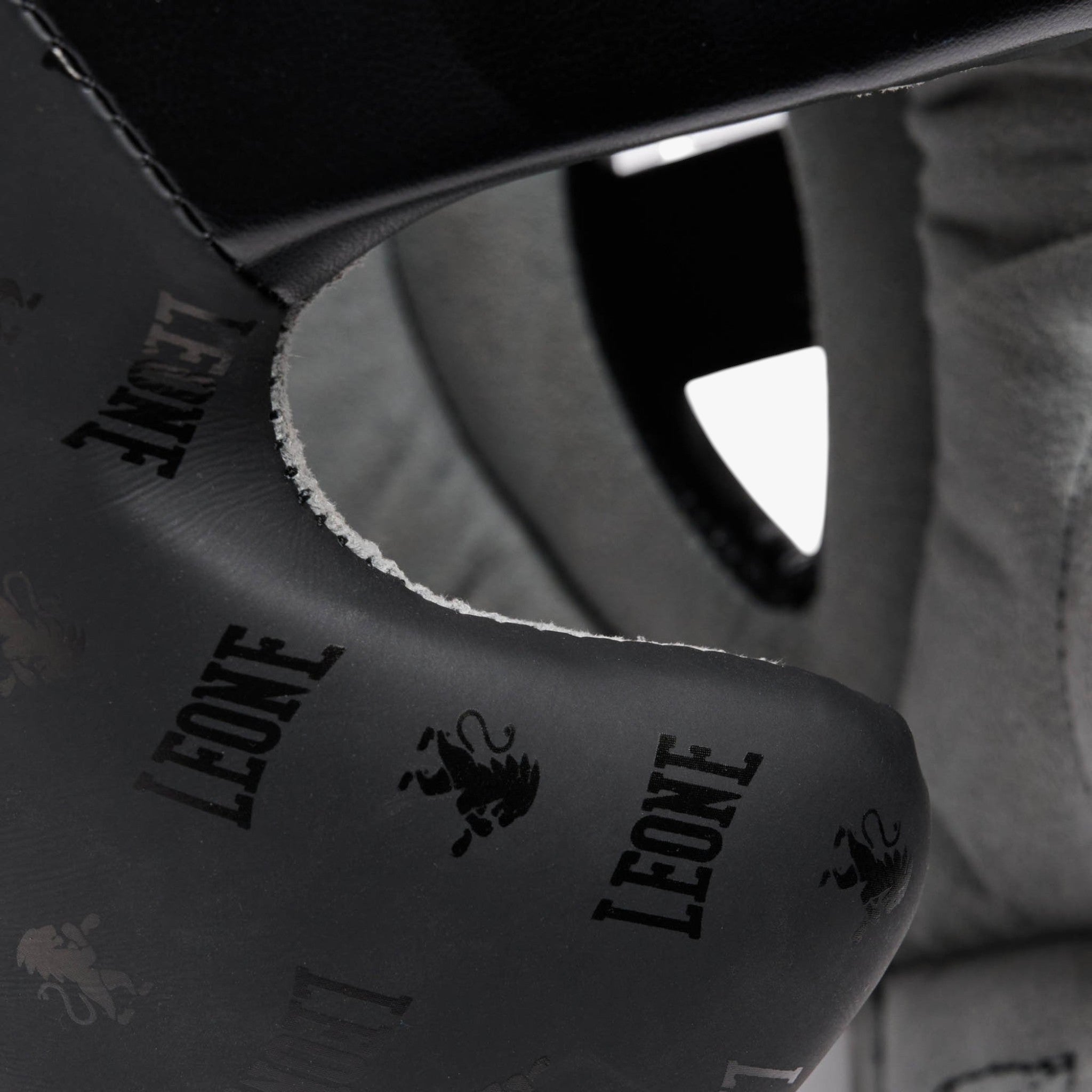 LEONE 1947 Kopfschutz, DNA CS445 in Schwarz