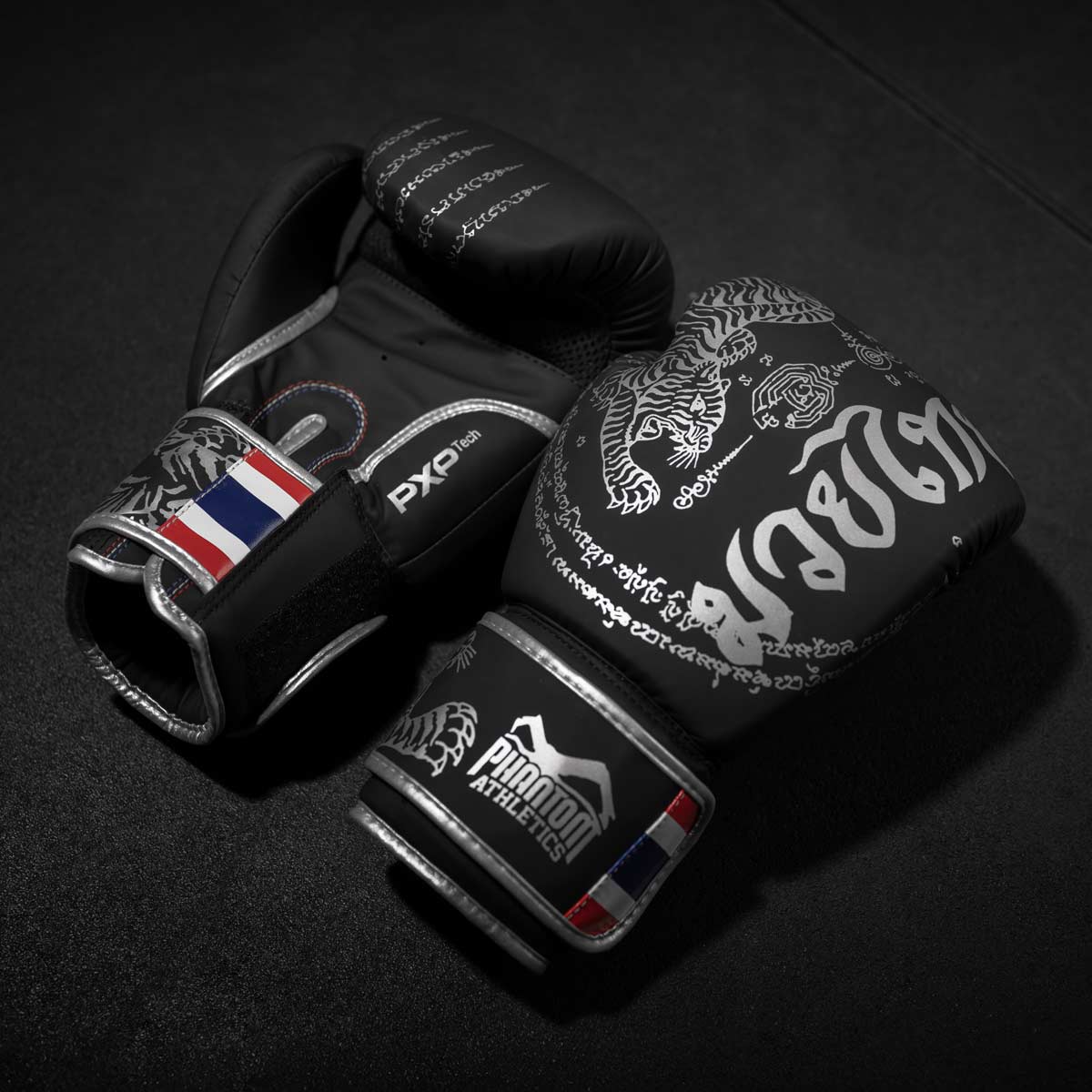 PHANTOM ATHLETICS Boxhandschuhe, Muay Thai Schwarz / Silber / 16 oz