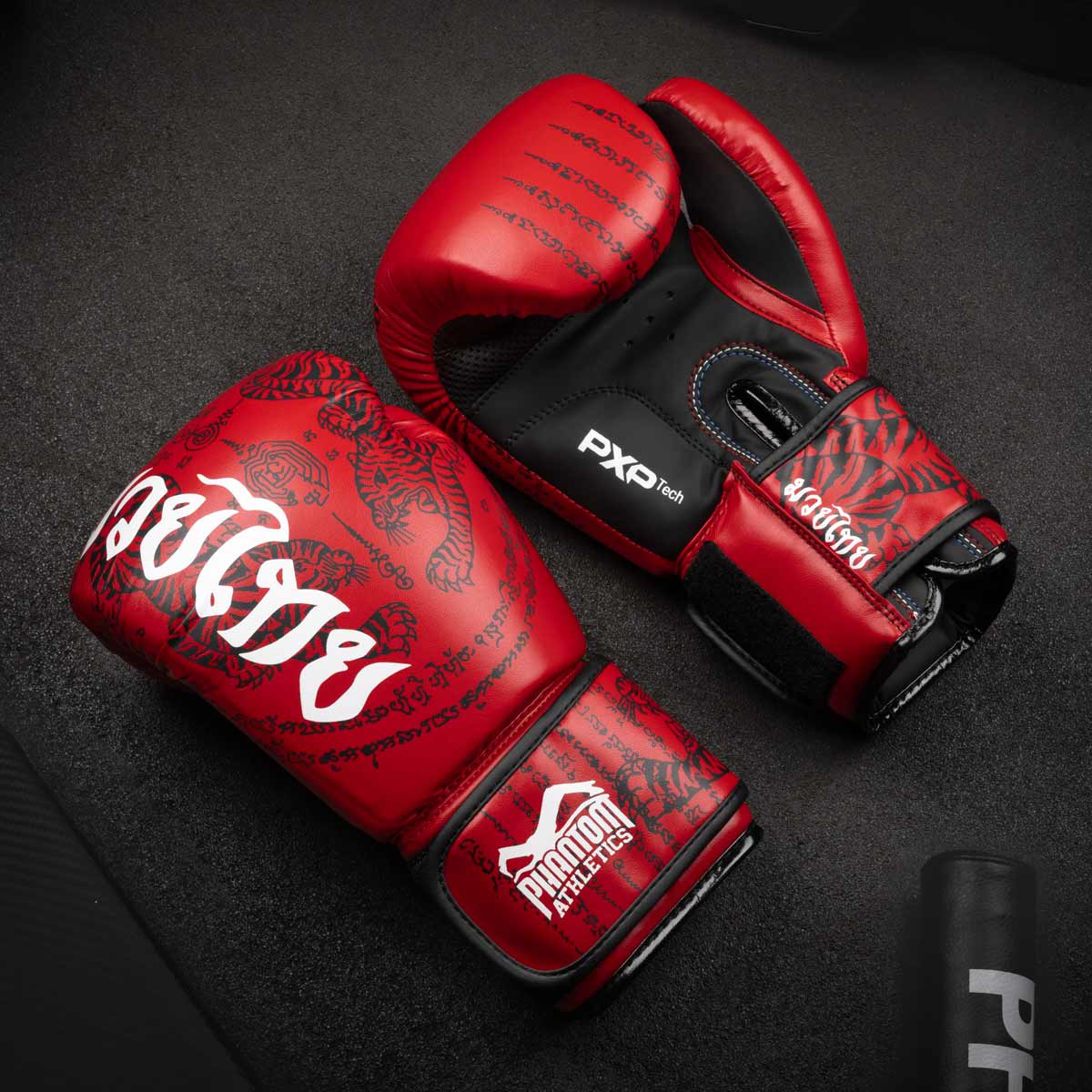 PHANTOM ATHLETICS Boxhandschuhe, Muay Thai Rot / 16 oz